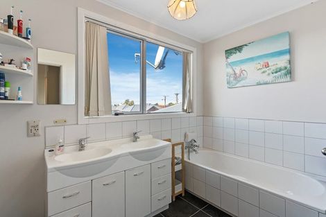 Photo of property in 20 Seymour Street, Hornby, Christchurch, 8042