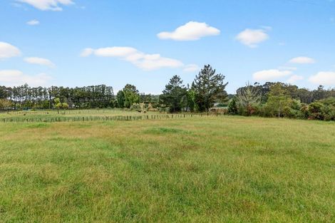Photo of property in 61 Boord Crescent, Kumeu, 0891