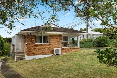 Photo of property in 1/242 Onewa Road, Birkenhead, Auckland, 0626
