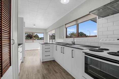 Photo of property in 45 Sandspit Road, Waiuku, 2123