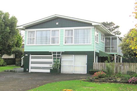 Photo of property in 20 Thorburn Avenue, Red Beach, 0932