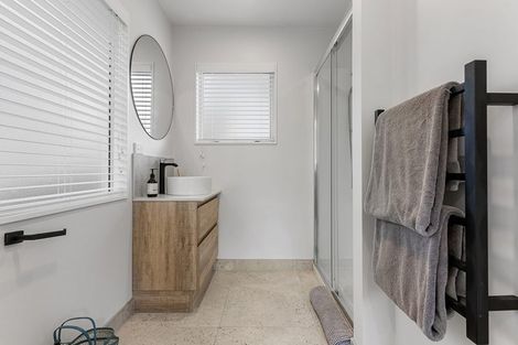 Photo of property in 2/58 Botany Road, Botany Downs, Auckland, 2010