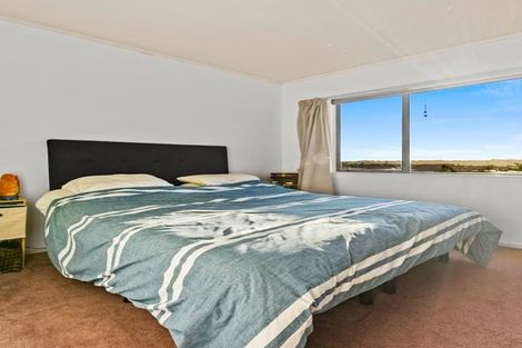 Photo of property in 2/27 Mallard Place, Unsworth Heights, Auckland, 0632