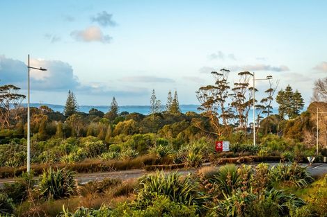 Photo of property in 1/1090 Beach Road, Torbay, Auckland, 0630