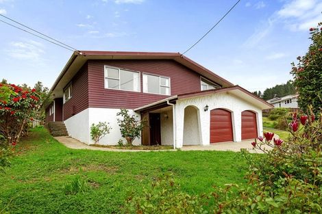 Photo of property in 94 Larsen Crescent, Tawa, Wellington, 5028