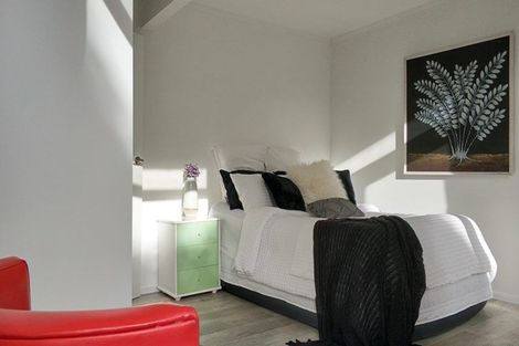 Photo of property in 4 Hollyhock Place, Browns Bay, Auckland, 0630