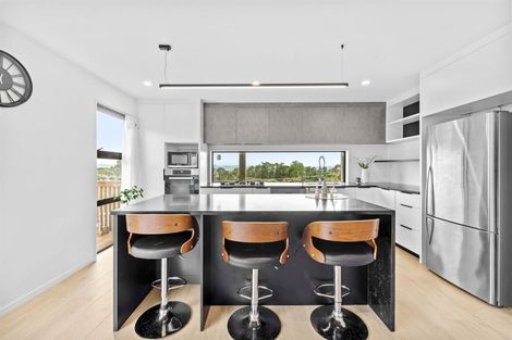 Photo of property in 10 Highway View Lane, Schnapper Rock, Auckland, 0632