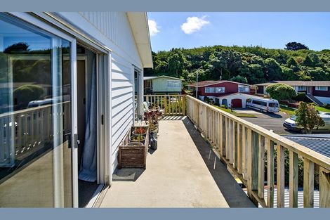 Photo of property in 17 Rembrandt Avenue, Tawa, Wellington, 5028