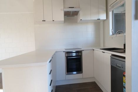 Photo of property in 15 Queen Mary Avenue, New Lynn, Auckland, 0600