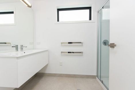 Photo of property in 5 Mokopiko Court, Beach Haven, Auckland, 0626