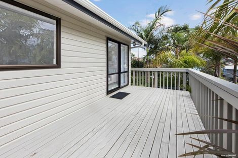 Photo of property in 11 Sumich Place, West Harbour, Auckland, 0618