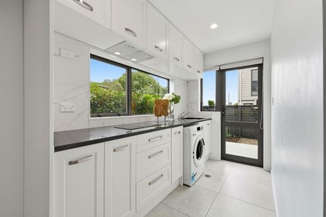 Photo of property in 4a Fowler Street, Northcote, Auckland, 0627