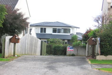Photo of property in 3/11 Ribbonwood Crescent, Goodwood Heights, Auckland, 2105