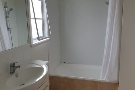 Photo of property in 8 Northcote Road, Takapuna, Auckland, 0622