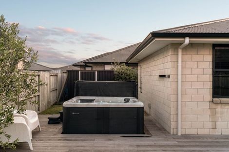 Photo of property in 11 Livingstone Drive, Papamoa Beach, Papamoa, 3118