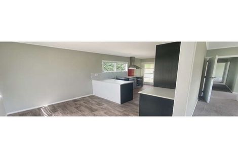 Photo of property in 24 Stokes Avenue, Te Atatu Peninsula, Auckland, 0610