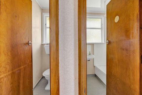 Photo of property in 63 Cook Street, Marfell, New Plymouth, 4310