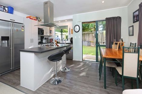 Photo of property in 19a Riserra Drive, Ranui, Auckland, 0612