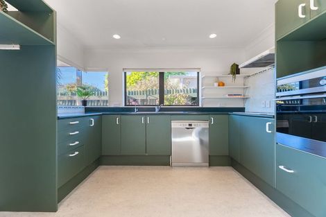 Photo of property in 1 Inverell Place, Waikanae, 5036