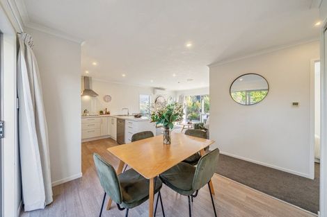 Photo of property in 92 Sunstone Crescent, Timberlea, Upper Hutt, 5018