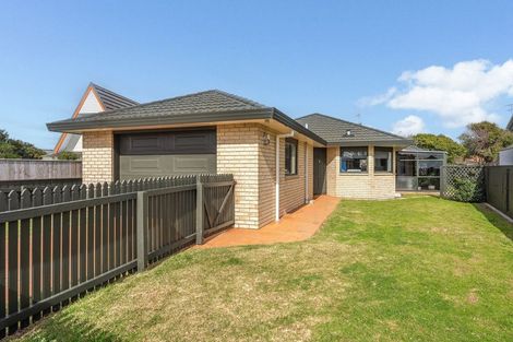 Photo of property in 15a Watson Drive, Paraparaumu Beach, Paraparaumu, 5032