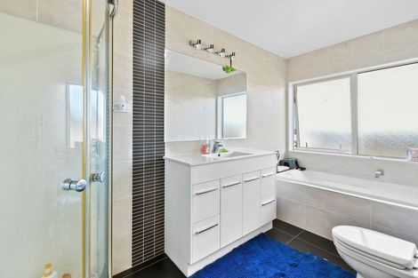 Photo of property in 74 Keri Vista Rise, Papakura, 2110