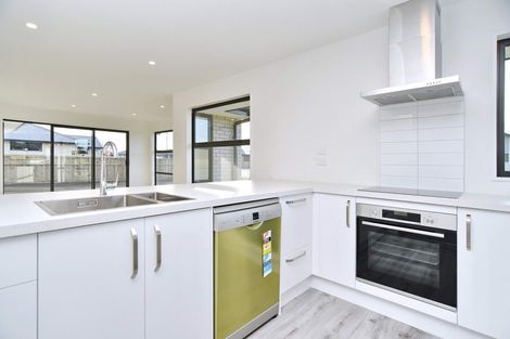 Photo of property in 16 Grey View Grove, Rangiora, 7400