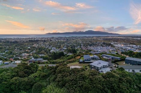 Photo of property in 2 Ocean Vista Lane, Paraparaumu, 5032