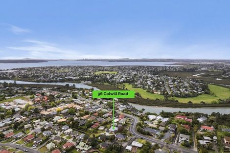 Photo of property in 96 Colwill Road, Massey, Auckland, 0614