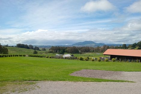 Photo of property in 13 Nga Tui Lane, Acacia Bay, Taupo, 3385
