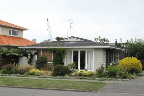Photo of property in 11 Sandra Street, South New Brighton, Christchurch, 8062
