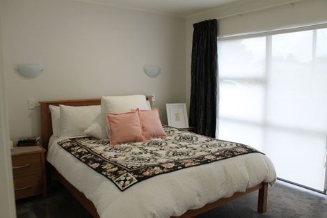 Photo of property in 4 Coolen Place, Tuakau, 2121