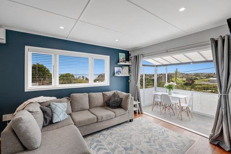 Photo of property in 6 Kauri Road, Stanmore Bay, Whangaparaoa, 0932