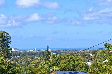 Photo of property in 20 Pupuke Road, Hillcrest, Auckland, 0627