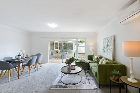 Photo of property in 2/15 Dunraven Place, Torbay, Auckland, 0630