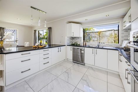 Photo of property in 6 Majesty Place, Half Moon Bay, Auckland, 2012