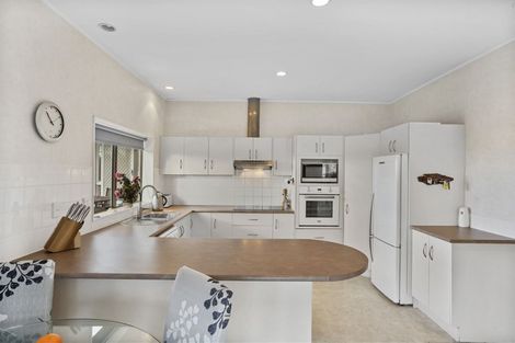 Photo of property in 8 Lorikeet Place, Unsworth Heights, Auckland, 0632
