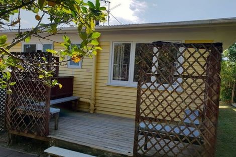 Photo of property in 9 Lex Avenue, Green Bay, Auckland, 0604