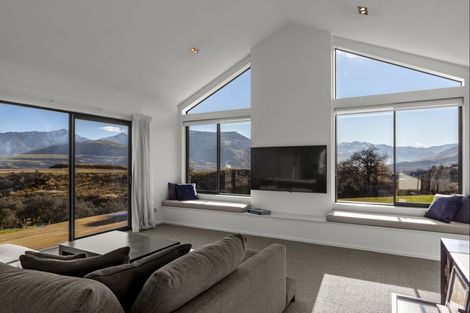 Photo of property in 7 Rabbiters Crescent, Jacks Point, Queenstown, 9371