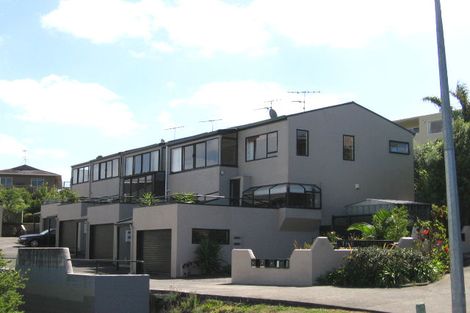 Photo of property in 2/6 City View Terrace, Birkenhead, Auckland, 0626
