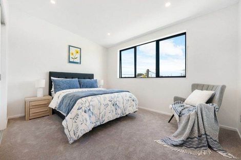 Photo of property in 2/18 Sylvan Crescent, Te Atatu South, Auckland, 0610