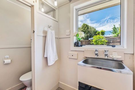 Photo of property in 15 Howden Street, Waiuku, 2123