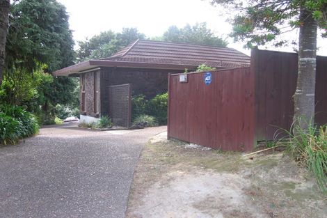 Photo of property in 2/311 Wairau Road, Totara Vale, Auckland, 0627