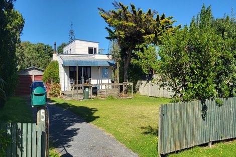 Photo of property in 5 Atkinson Avenue, Otaki Beach, Otaki, 5512