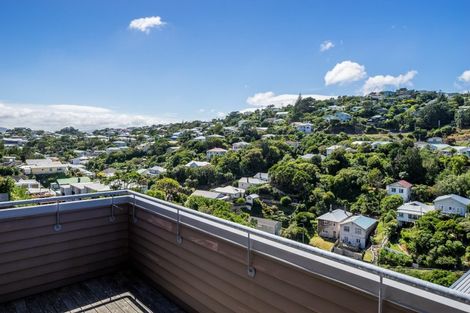 Photo of property in 51 Tiketike Way, Brooklyn, Wellington, 6021
