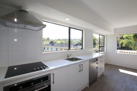 Photo of property in 13 Montclair Rise, Browns Bay, Auckland, 0630