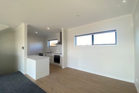Photo of property in 4/5 Peachgrove Road, Te Atatu Peninsula, Auckland, 0610