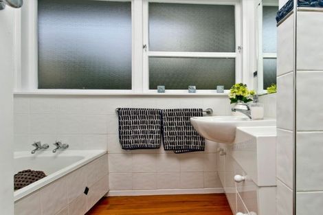 Photo of property in 20 Holt Avenue, Torbay, Auckland, 0630