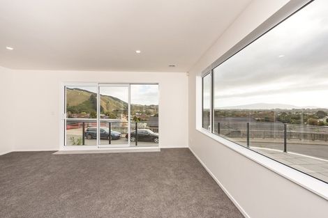 Photo of property in 103 Kakariki Grove, Waikanae, 5036