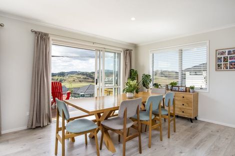 Photo of property in 3 Lewann Lane, Helensville, 0800